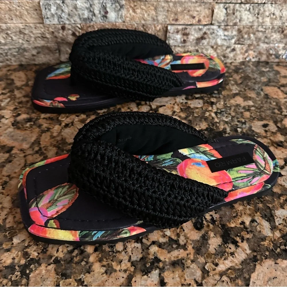 Farm Rio cashew crochet puffy flip flops sandals - Picture 3 of 8